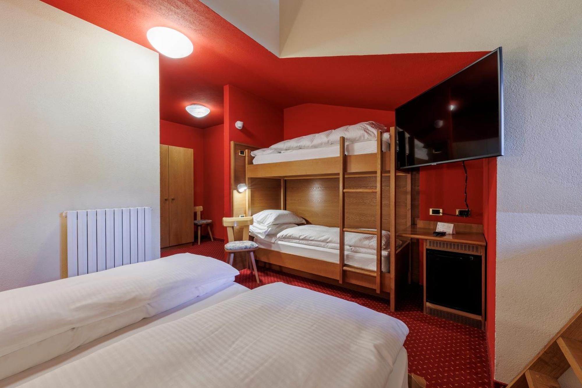Hotel Miravalle Isolaccia Bilik gambar