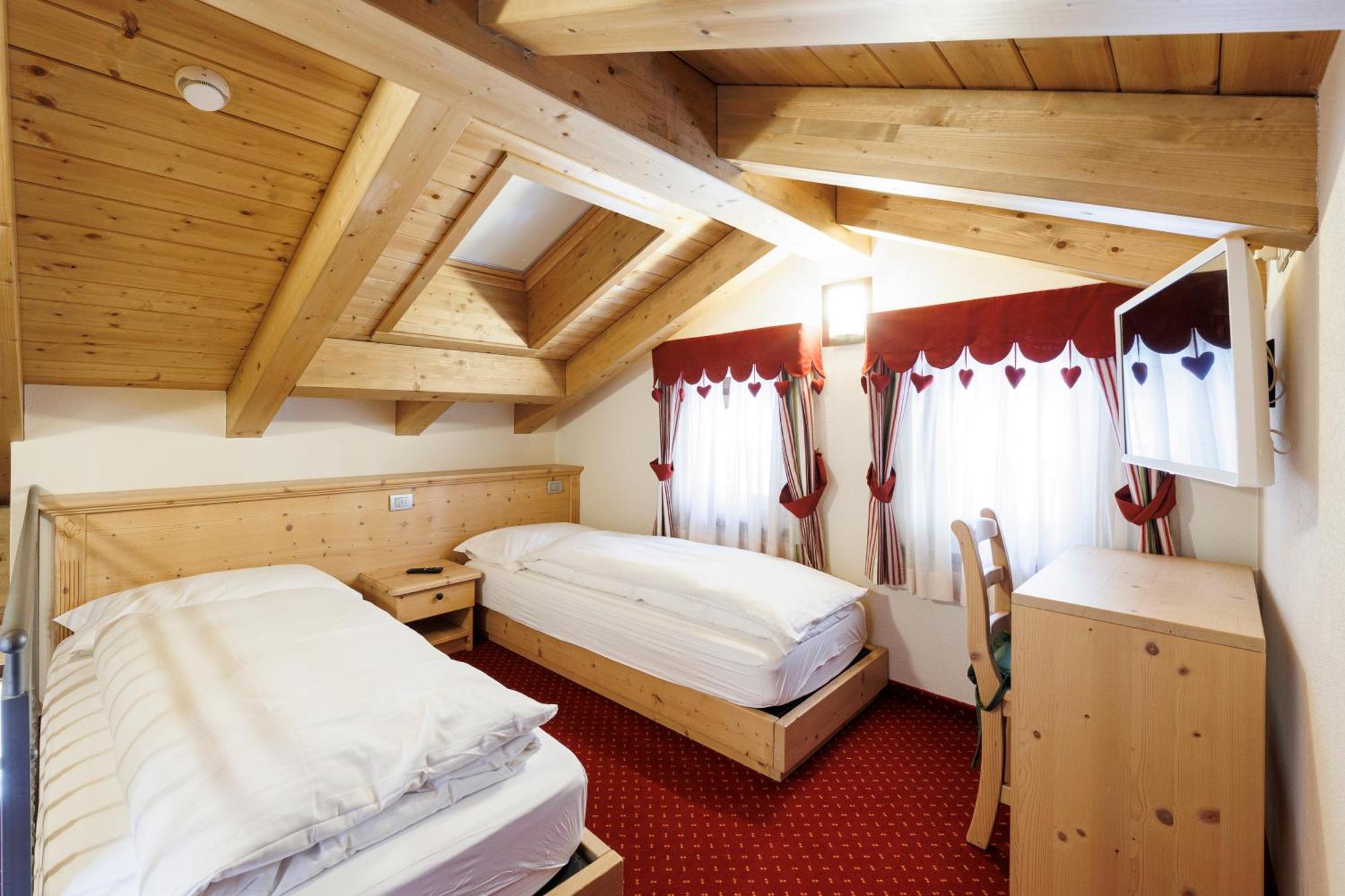Hotel Miravalle Isolaccia Bilik gambar